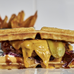 Crispy Soul Lyon
Waffle Burger Halal
Soul Food Lyon
Poulet pané Lyon
Gaufre burger
Cheddar affiné
Resto spécialité parisienne Lyon
Cuisine américaine Lyon
Rue de Condé restaurant
Nouvelle ouverture resto Lyon