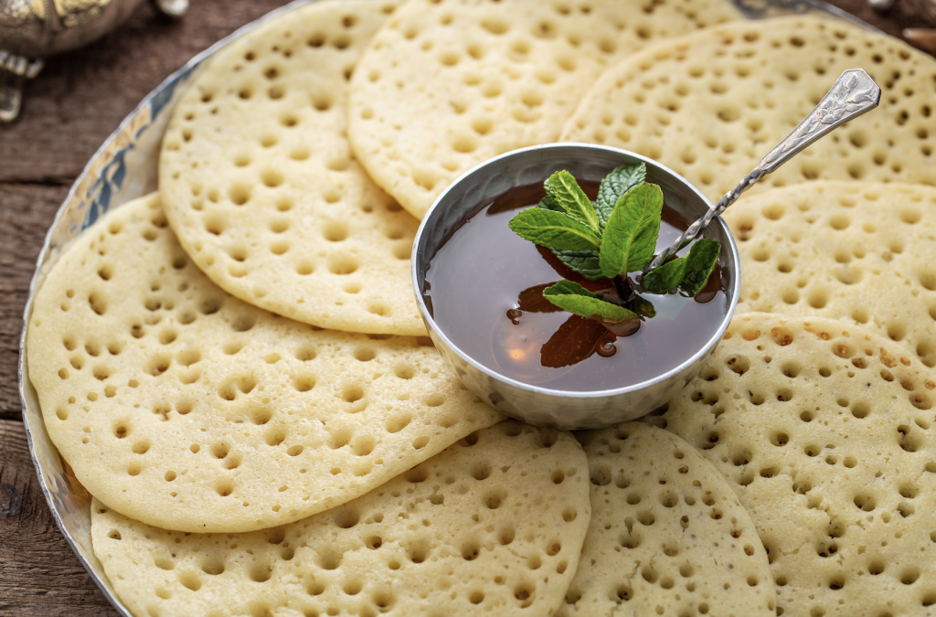 Beghrir Crêpes mille trous Cuisine marocaine Semoule fine Levure Petit-déjeuner Recette traditionnelle Miel Moelleux Cuisine maghrébine
