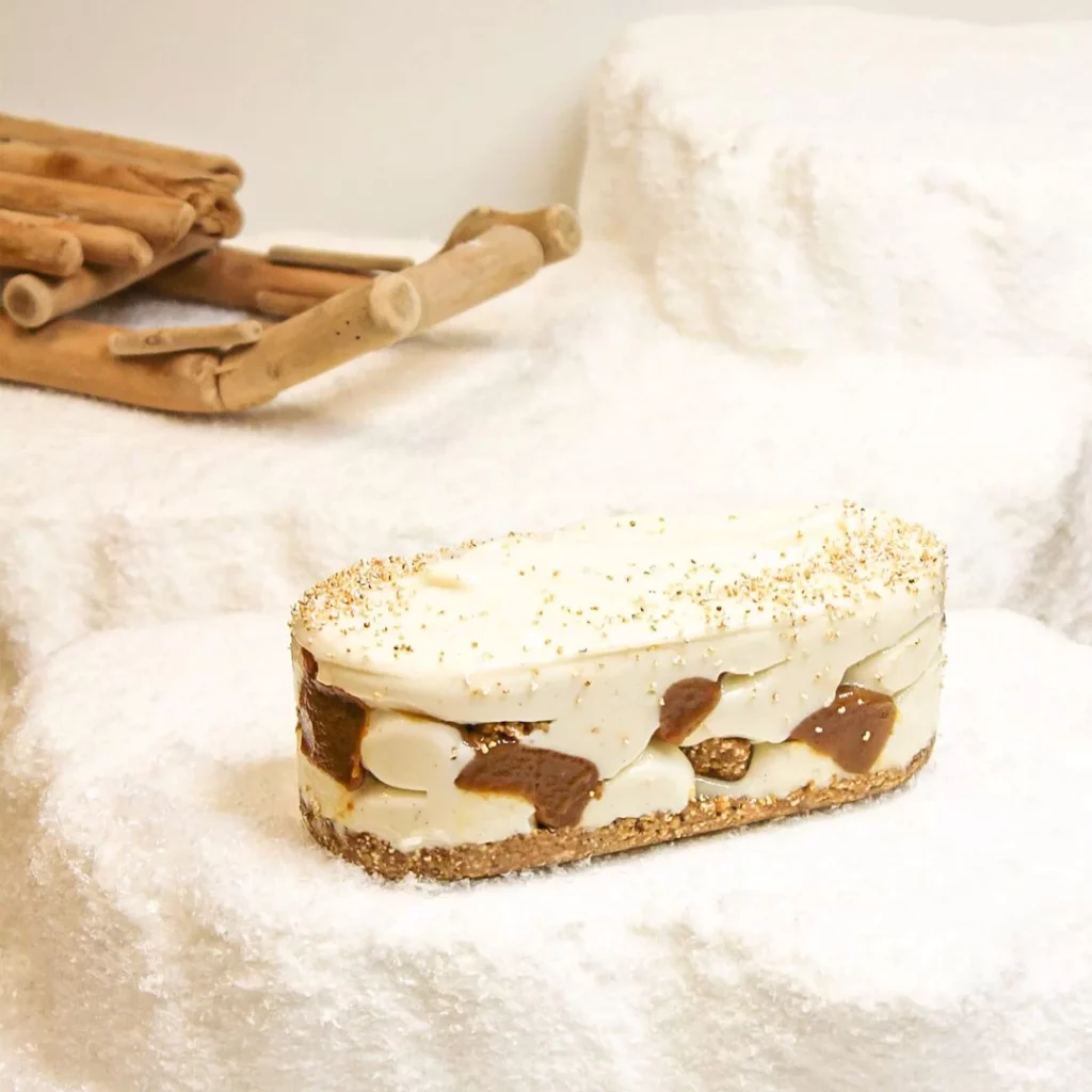 Bûches de Noël Lyon Pâtisseries festives Lyon 2023 ALMA Boulangerie Lyon Bûche L'Or Rouge Bûche chocolat Mayan Red Desserts Noël Lyonnais Bûche Marron Dorner Frères Duclef Café Patisserie Bûche Passion Bouillet Saveurs Noël Lyon Bûche safran noisette Gourmet Noël Lyon Bûche Grosse à Dudu Créations pâtissières Lyon Bûches originales Lyon Chocolat Mayan Red Bûche artisanale Lyon Safran Bio Taliouine Pâtisserie Grains de Sucres Bûches Noël tendances Lyon