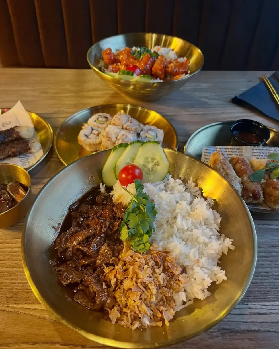 Bœuf sauté, riz, sushis et nems chez Asian Cook à Décines