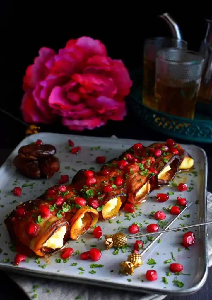 Aubergines roulées farcies à la pomme de terre nappées de coulis de tomate