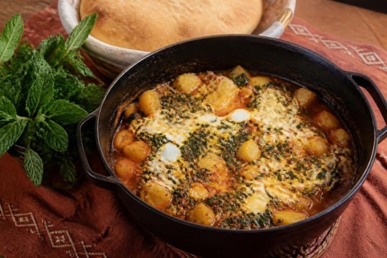 Batata bel fliyou : les pommes de terre à la menthe et à l’ail qui sentent le jardin
