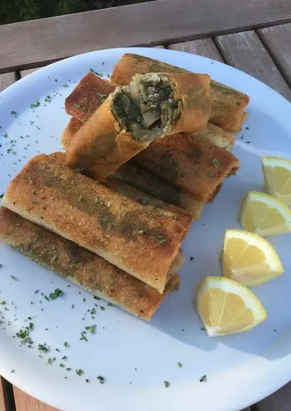Börek croustillants farcis aux épinards et viande hachée