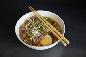 Bouillon à l’ail – recette Lyon Food Lovers