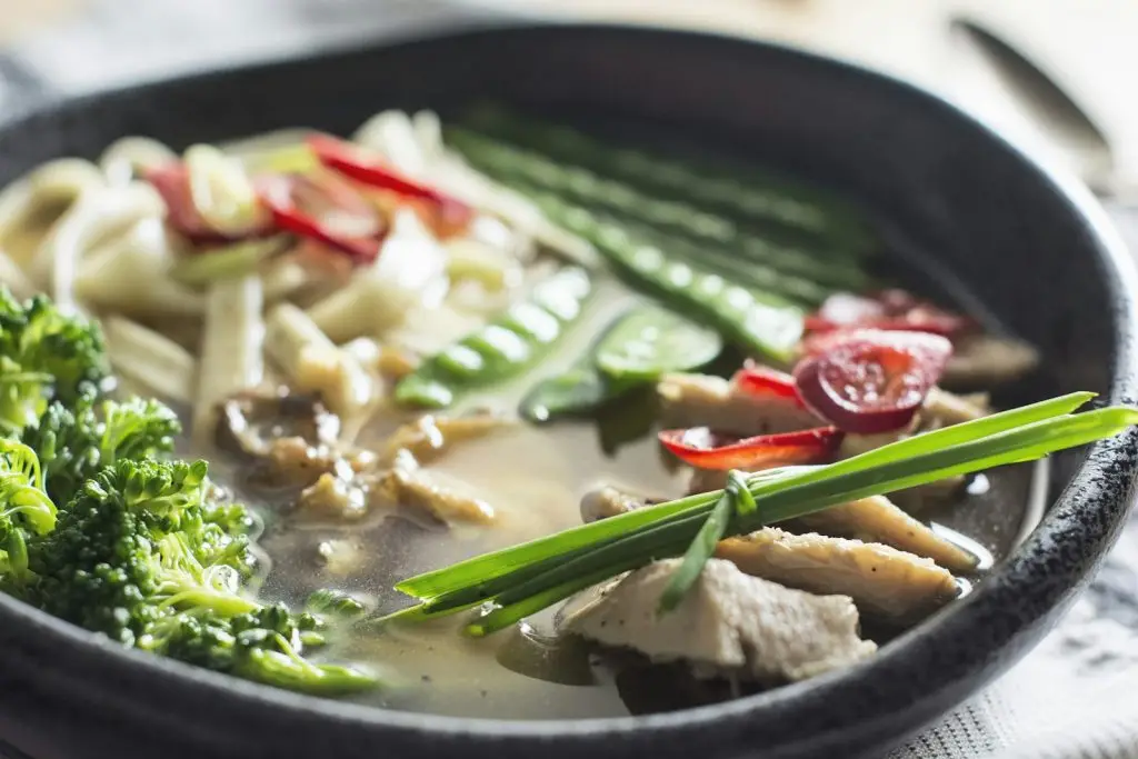 Bouillon blanc de volaille – recette Lyon Food Lovers