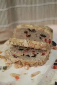 Cake à la farine de châtaigne, dinde fumée et tomates séchées – recette Lyon Food Lovers