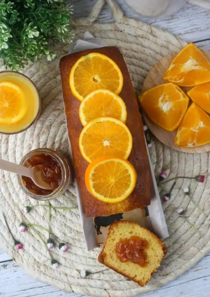 Cake moelleux à la confiture d’orange tranché