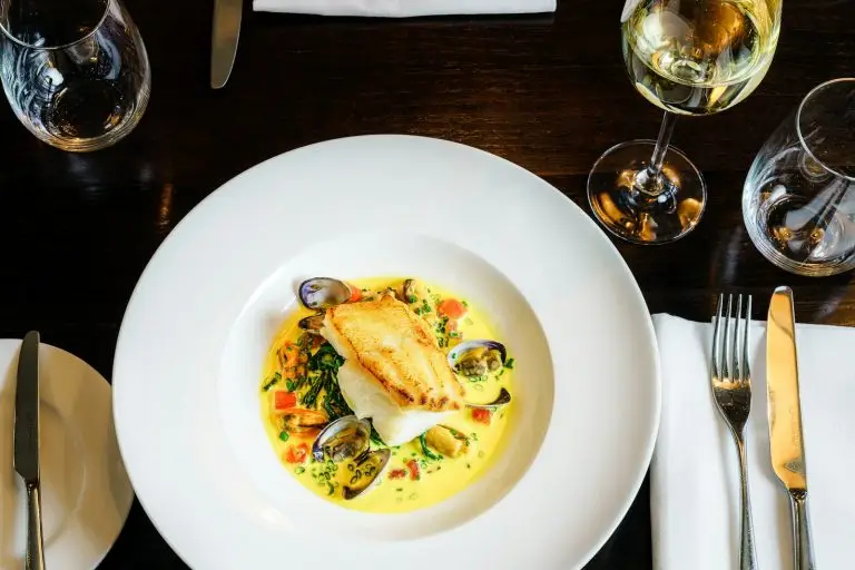 Cassolette de fruits de mer au curcuma : la cocotte crémeuse et dorée