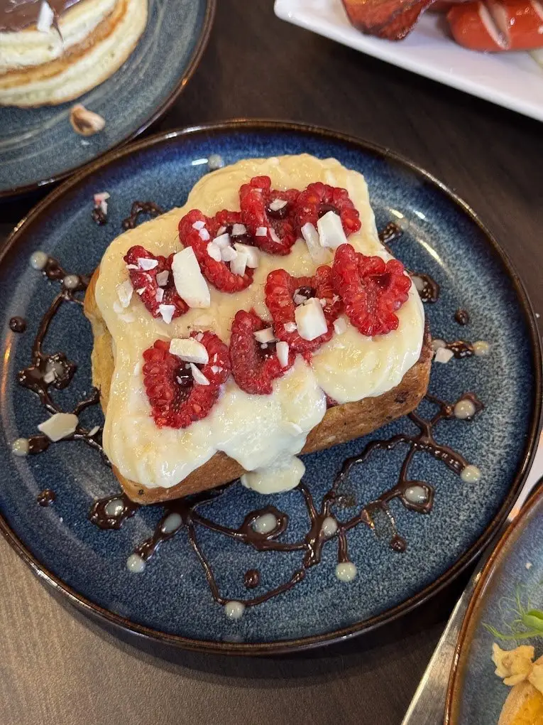 Brioche perdue au chocolat blanc et framboises chez Cook'Art, rue de la Villette à Lyon