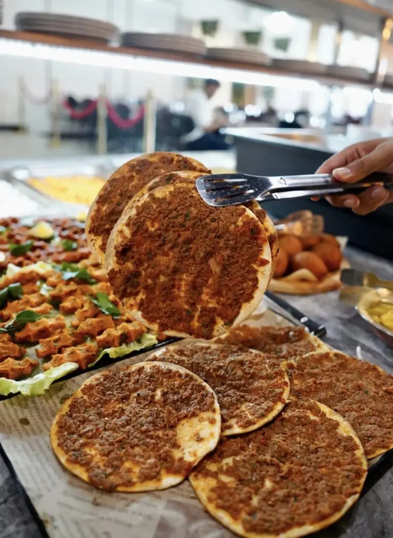 Efe House à Décines : le buffet turc à volonté XXL et le brunch turc à 14,90 €