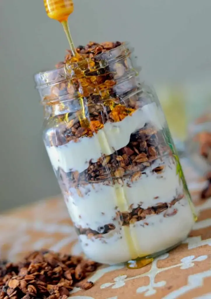Granola maison au chocolat noir, flocons d’avoine et fruits secs