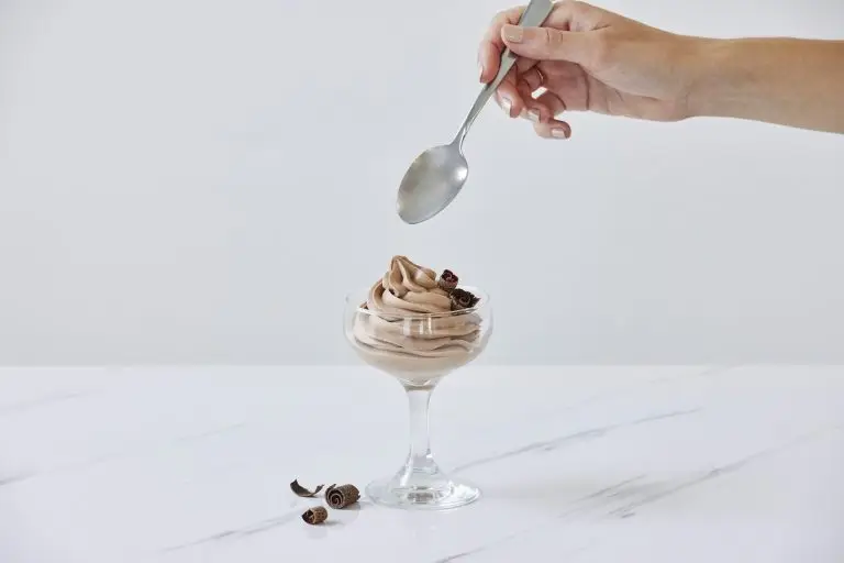 Mousse au chocolat aux M&M’s – recette Lyon Food Lovers