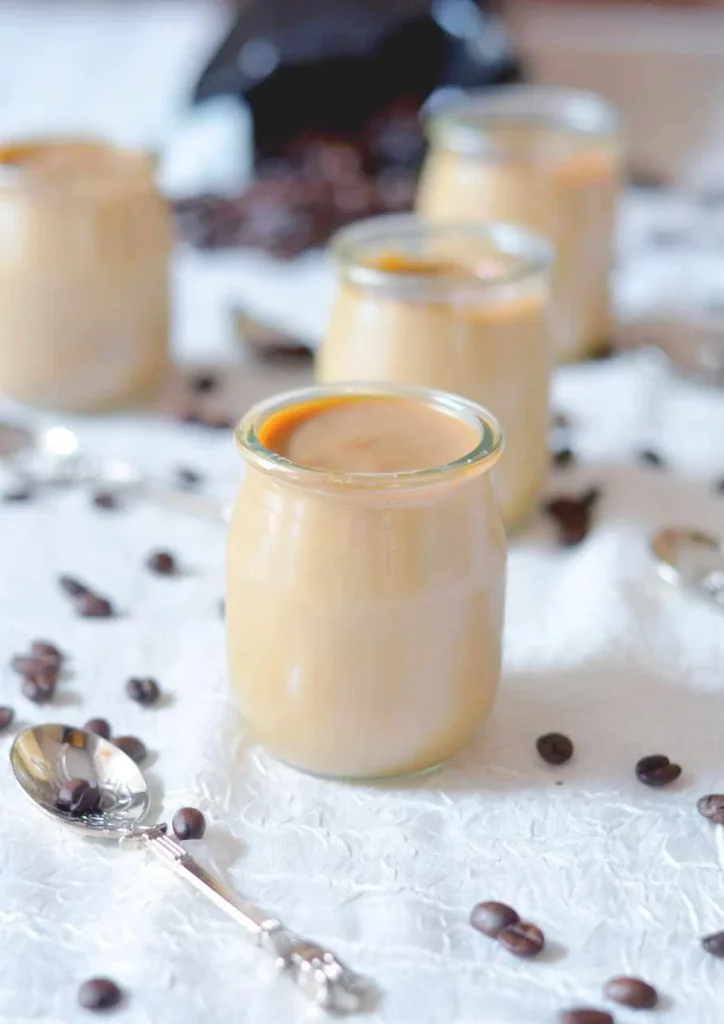 Verrines de pudding au café crémeux