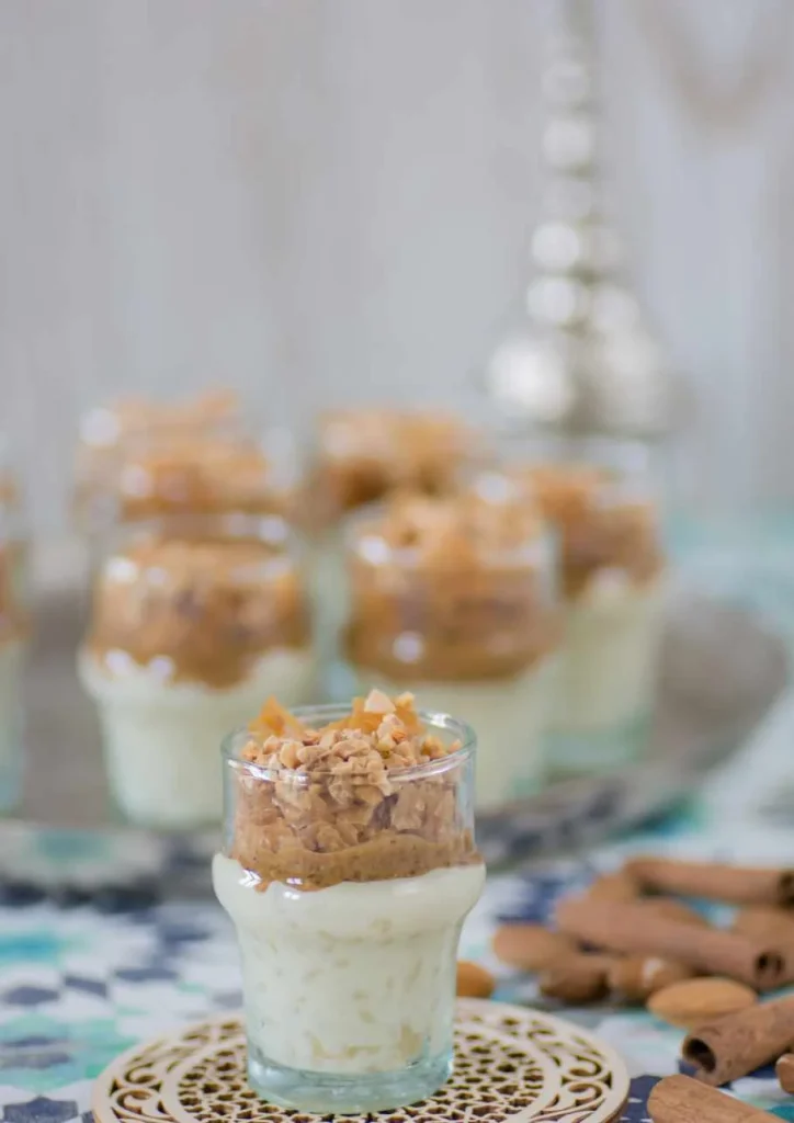 Verrines de riz au lait marocain avec amlou, brick caramélisée et amandes