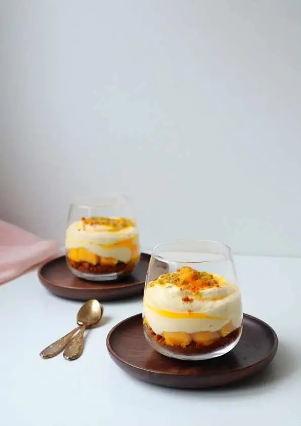 Verrines de tiramisu exotique à la mangue, passion et spéculoos