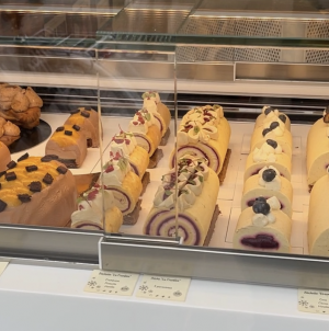 Bûches de Noël Lyon Mariiller les Saveurs Desserts Noël halal Bûche nuit étoilée Bûche Franklin pistache Bûche Bobosse sans gluten Pâtisseries festives Lyon Chocolat Valrhona Noël Bûches originales Lyon Noël gourmand halal